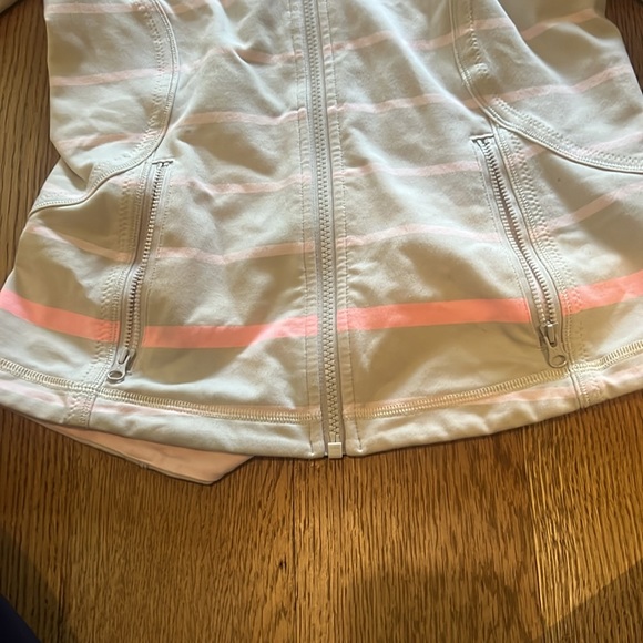 Lululemon define jacket. Size 8, beige and pink striped - Picture 4 of 5